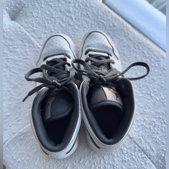 Nike Air Jordan 1 Mid GS Artic Orange Pink Size 5.5Y - Picture 3 of 11